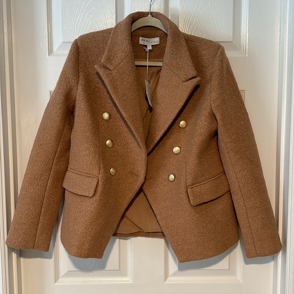 One/Third Camel Blazer, Large - Picture 2 of 9
